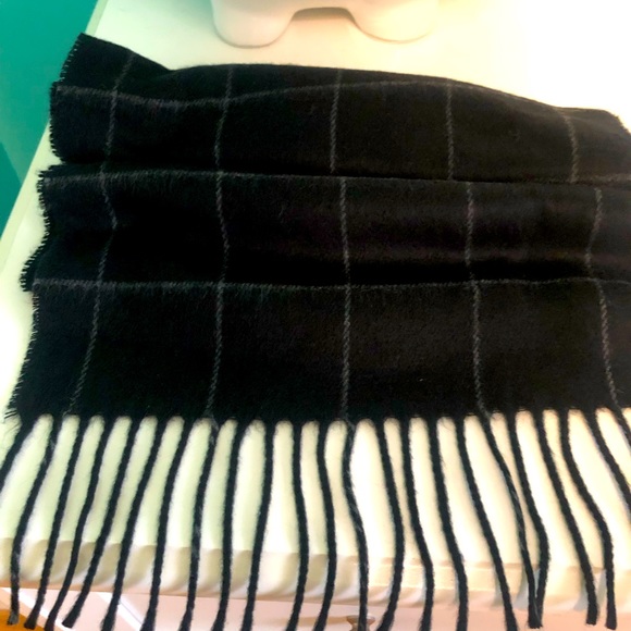 Geoffrey Beene scarf - Picture 3 of 5